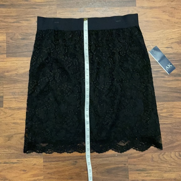 NWT Anne Klein Black Lace Skirt, size 6 - Picture 2 of 8